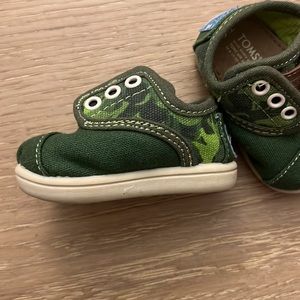 TOMS - Green Camo Print Shoes T2